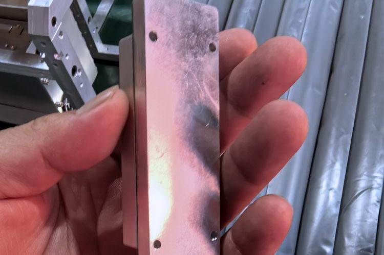 使用一块磁铁是不是可以影响频率干扰仪的干扰效果？