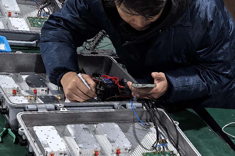 使用SDR技术的手机信号干扰仪能不能用于防止偷拍偷录?(图1) 使用SDR技术的手机信号干扰仪能不能用于防止偷拍偷录?(图1)